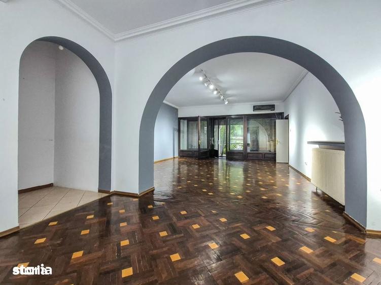 Apartament cu 4 camere decomandat în Romană