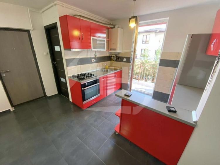 Apartament cu 3 camere semidecomandat, mobilat în Bună Ziua