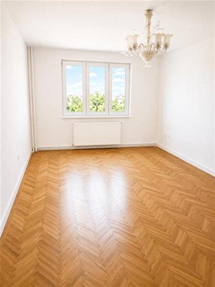 Apartament cu 3 camere decomandat în Calea București