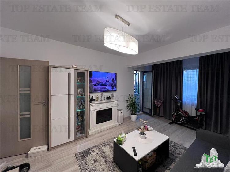 Apartament cu 3 camere decomandat, mobilat în Central