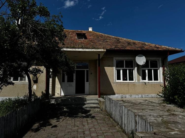 Casă cu 4 camere în Stejaru