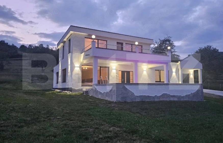 Casă cu Teren 3200 Mp în Luncoiu de Sus