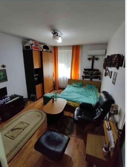 Garsonieră decomandată în Central