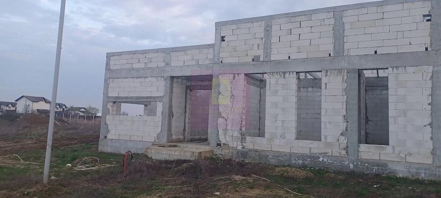 Casă cu Teren 607 Mp în Săbăreni