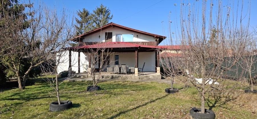 Casă cu 4 camere cu Teren 900 Mp în Central