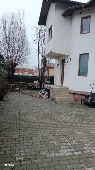 Casă cu 4 camere cu Teren 400 Mp în Central