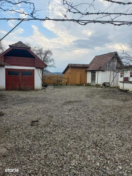 Casă cu 4 camere cu Teren 6600 Mp în Central