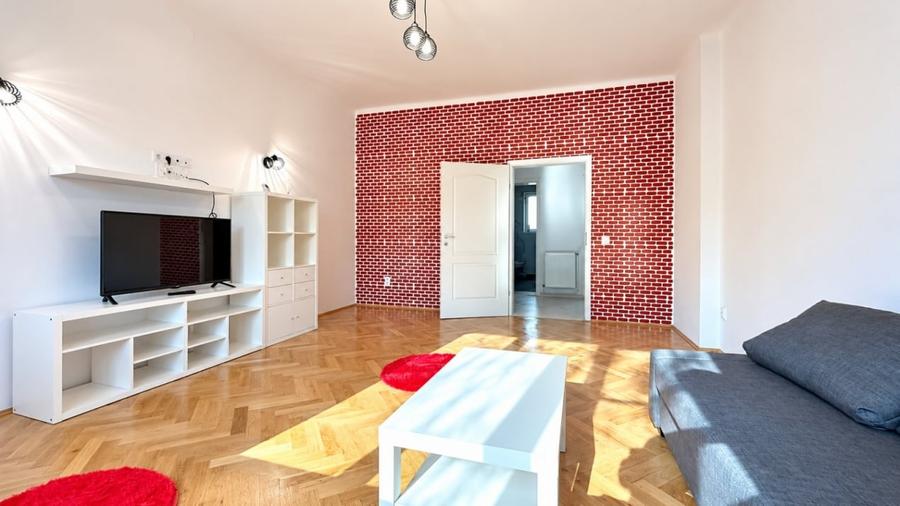 Apartament cu 3 camere decomandat, mobilat în Central