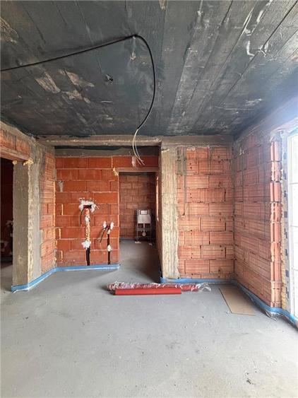 Duplex cu 4 camere cu Canalizare în Moșnița Nouă