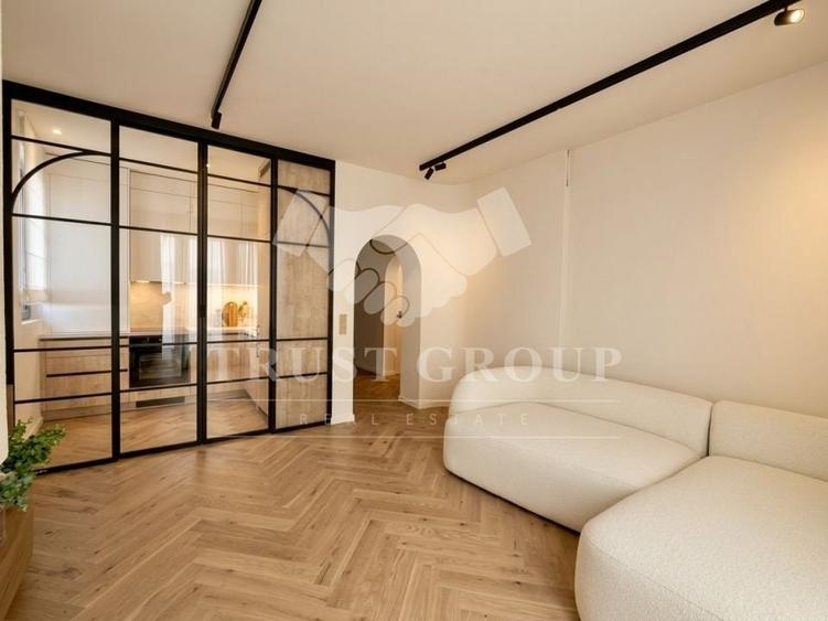 Apartament cu 3 camere decomandat, mobilat în P-ța Unirii