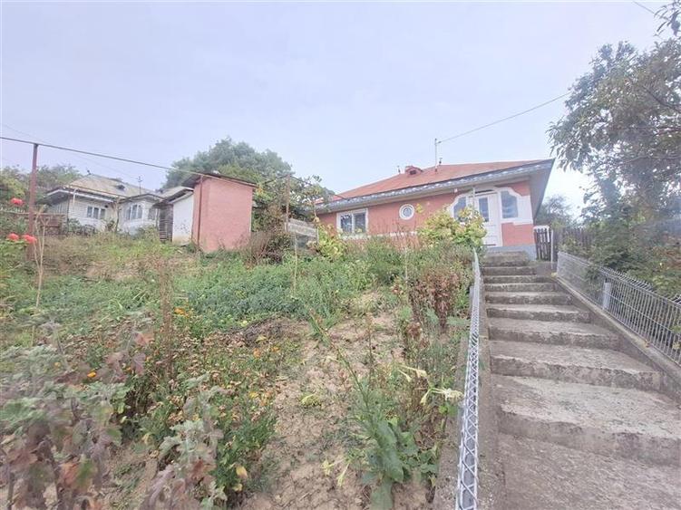Casă cu 3 camere cu Teren 549 Mp în 9 Mai