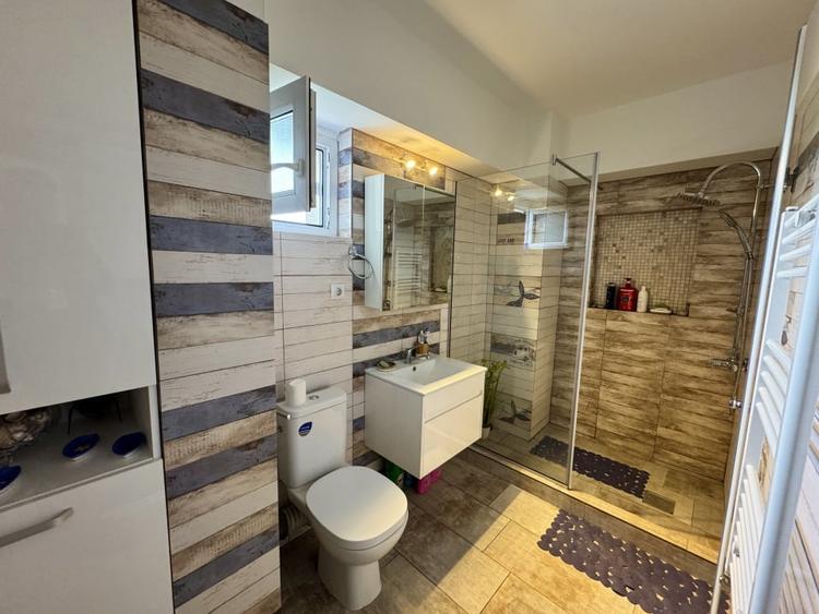 Apartament cu 3 camere decomandat, mobilat în Rovine