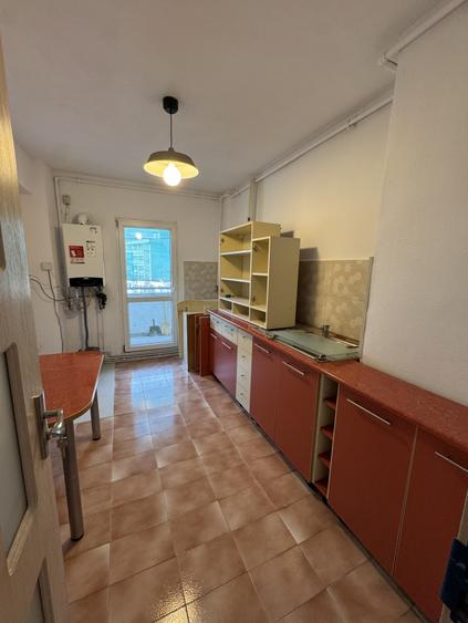 Apartament cu 3 camere decomandat în Democrației