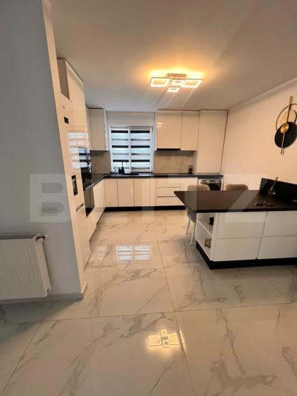 Apartament 3 camere de vânzare, 94 mp, zona Centrala - 1
