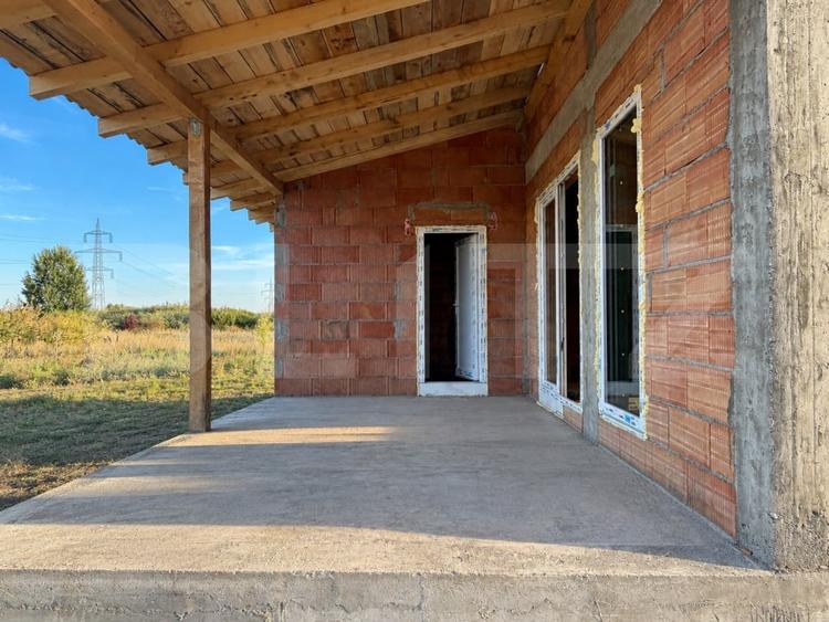 Duplex cu 4 camere cu Canalizare în Ghiroda