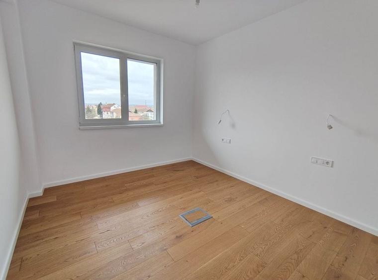 Penthouse cu 4 camere decomandat în Șelimbăr