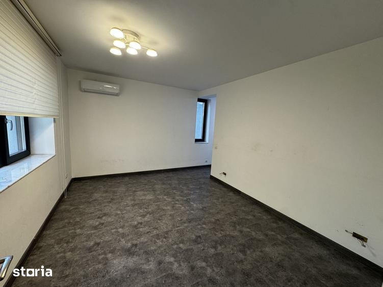 Casă cu 9 camere cu Teren 130 Mp în Centrul Civic