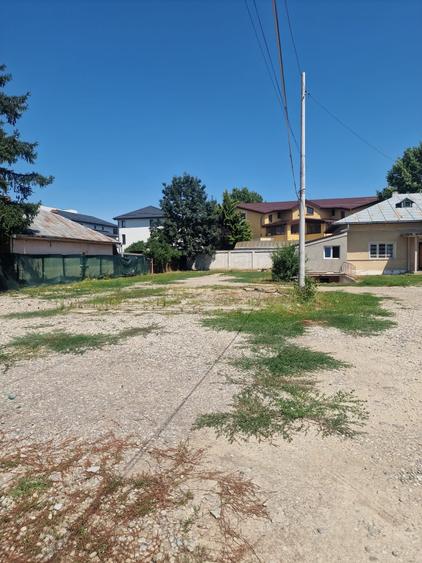 Casă individuală cu 9 camere cu Garaj în Otopeni