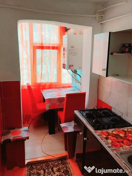 Apartament cu 2 camere semidecomandat, mobilat în Central