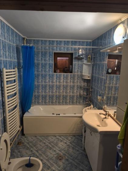 Casă individuală cu 5 camere cu Garaj în Central