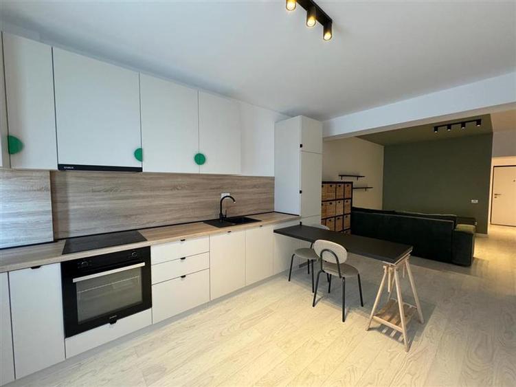 Apartament cu 2 camere semidecomandat, mobilat în Fundeni