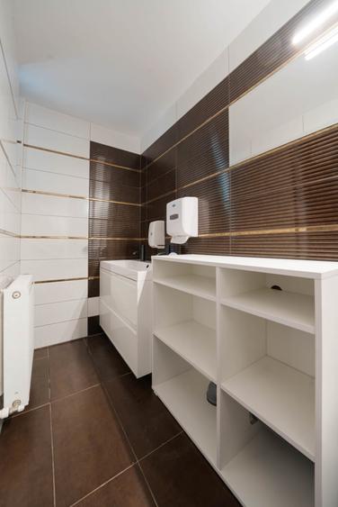 Casă individuală cu 6 camere cu Canalizare în Băneasa