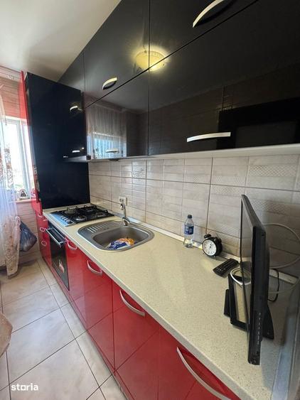Apartament cu 3 camere în Apărătorii Patriei — fotografia 3