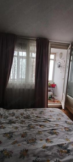 Apartament cu 3 camere semidecomandat, mobilat în Dristor