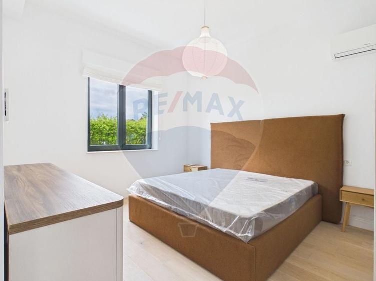 Casă individuală cu 8 camere cu Teren 400 Mp în Corbeanca