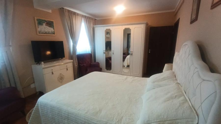 Casă individuală cu 4 camere cu Canalizare în Cârcea