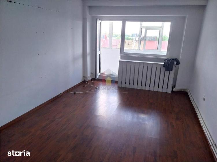 Apartament cu 3 camere în Tineretului