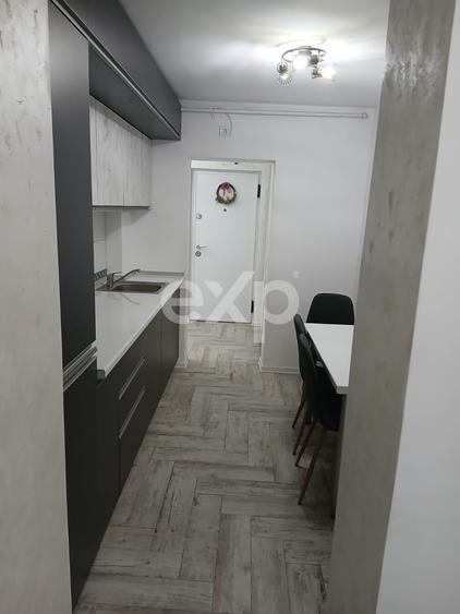 Apartament cu 3 camere semidecomandat, mobilat în Central