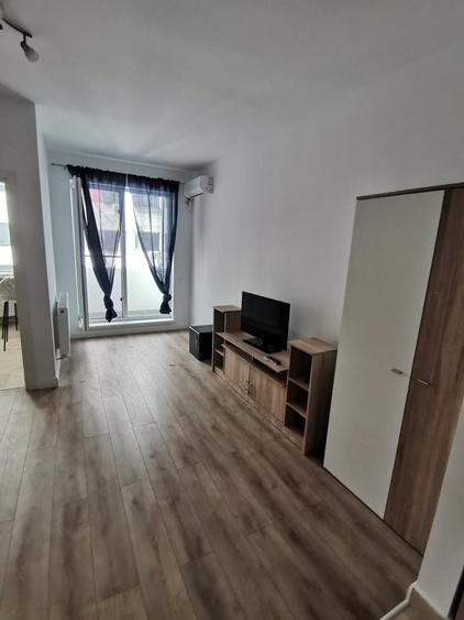 Garsonieră decomandată în Roșu