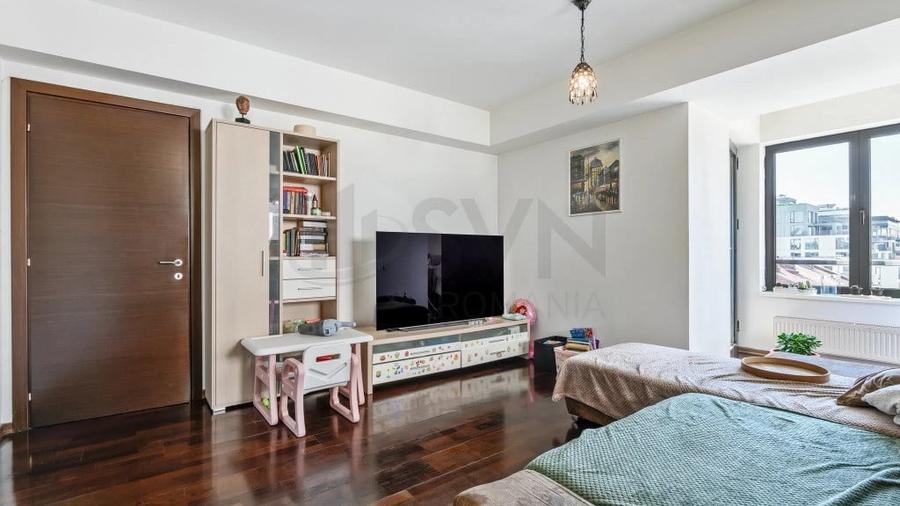Apartament cu 3 camere decomandat în Victoriei