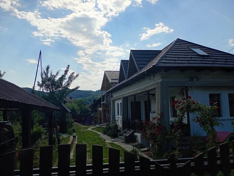 Casă cu 1 camere cu Teren 670 Mp în Stroești