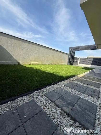 Casă cu 5 camere cu Teren 60 Mp în Pipera