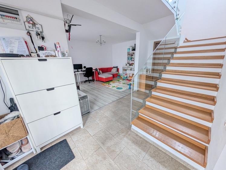 Casă individuală cu 4 camere cu Teren 233 Mp în Tunari