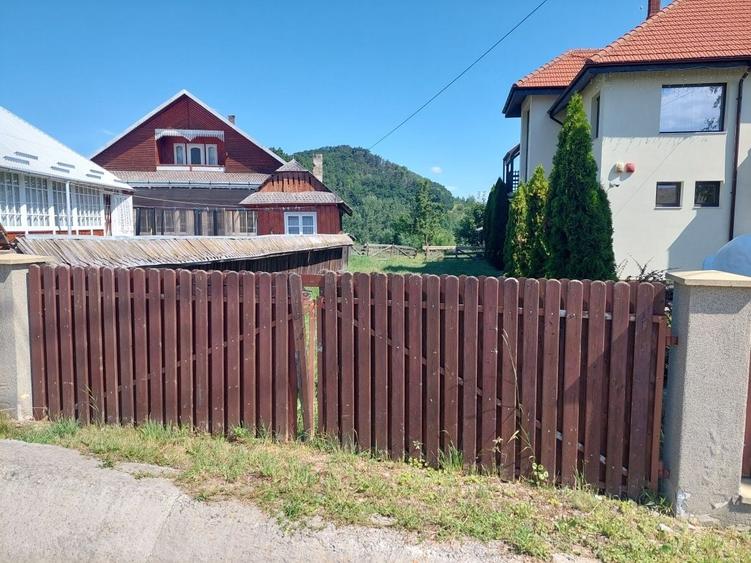 Teren de 4080 mp, în Văratec