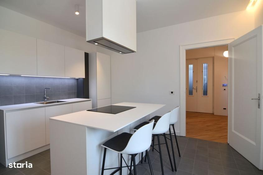 Apartament cu 3 camere decomandat în Neptun