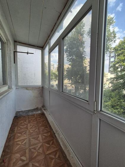 Apartament cu 3 camere semidecomandat în Tomis Nord