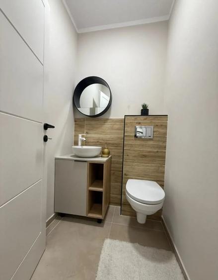 Apartament cu 3 camere semidecomandat, mobilat în Florești