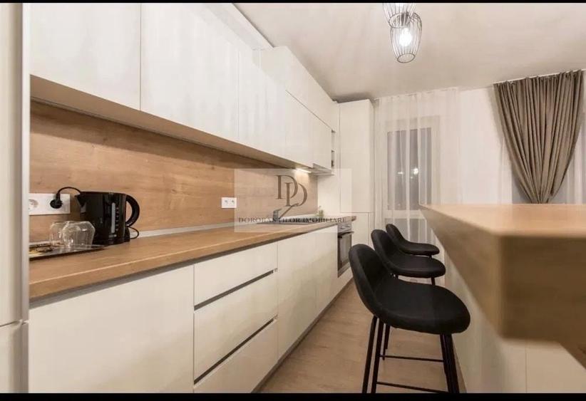 Apartament cu 3 camere semidecomandat, mobilat în Central