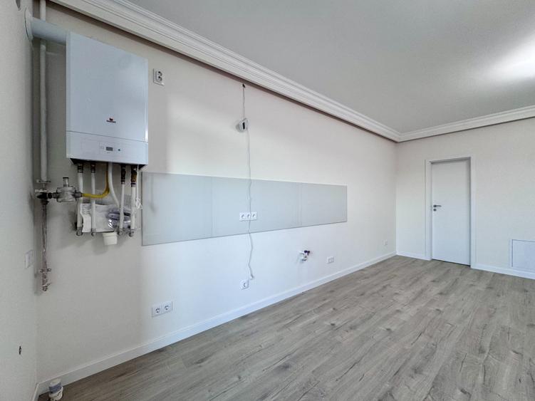 Apartament cu 3 camere semidecomandat în Florești