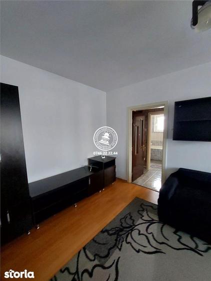 Apartament cu 2 camere semidecomandat în Podu Roș