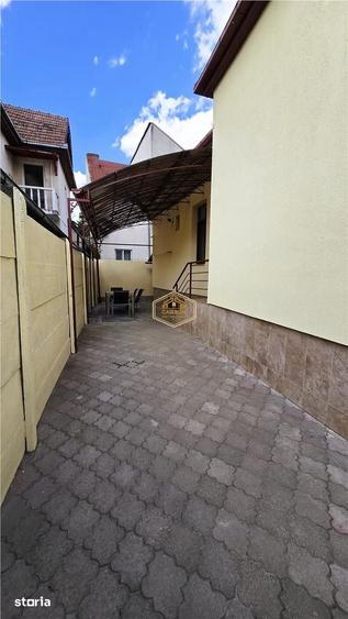 Casă cu 5 camere cu Teren 295 Mp în Central