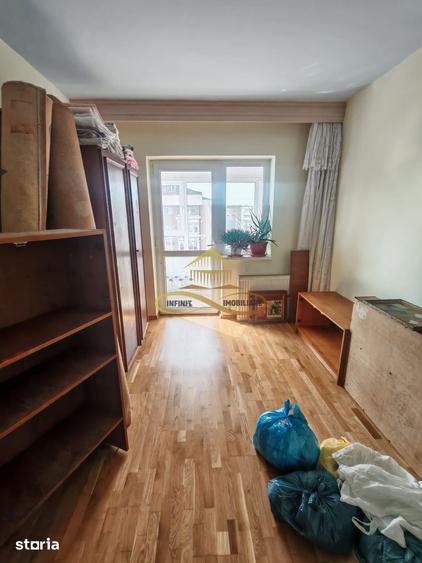 Apartament cu 3 camere decomandat în Dofteana