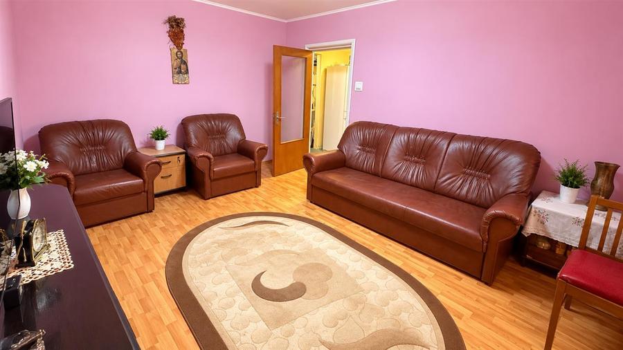 Apartament cu 3 camere decomandat, mobilat în Valea Oltului