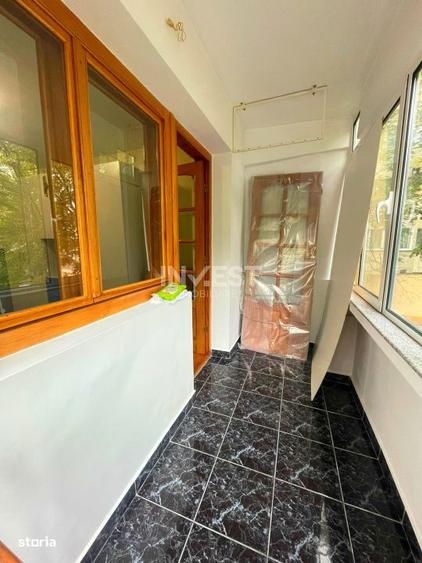 Apartament cu 3 camere semidecomandat, mobilat în Podu Roș