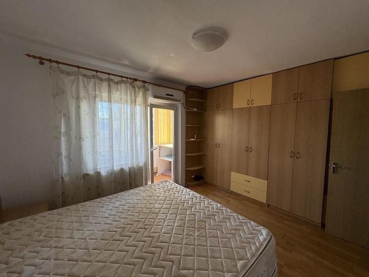 Apartament cu 3 camere decomandat în Păcii