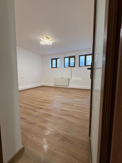 Apartament cu 3 camere nedecomandat în Universitate